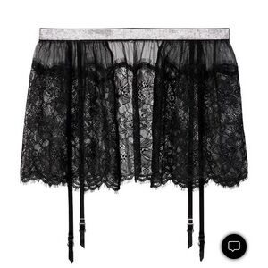 NEW Victoria’s Secret Lace Garter Belt size M/L
